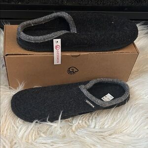 Giesswein Charcoal and Light Gray Wool Slip-On Slippers brand new size 12
